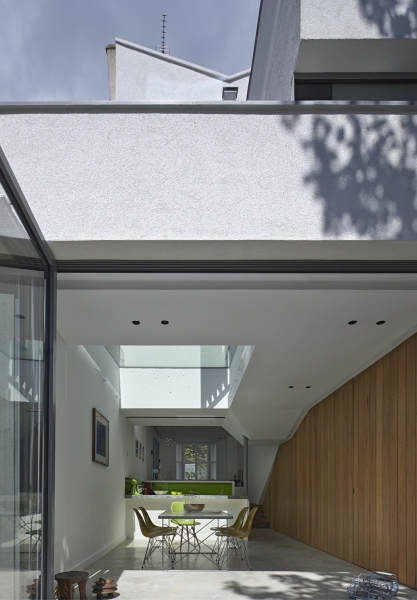 Casa Inslington House de Neil Dusheiko Architects